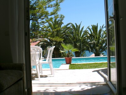 Apartment m. Pool u. Sea view, about 500m to the beach in Sesimbra for max. 4 pers