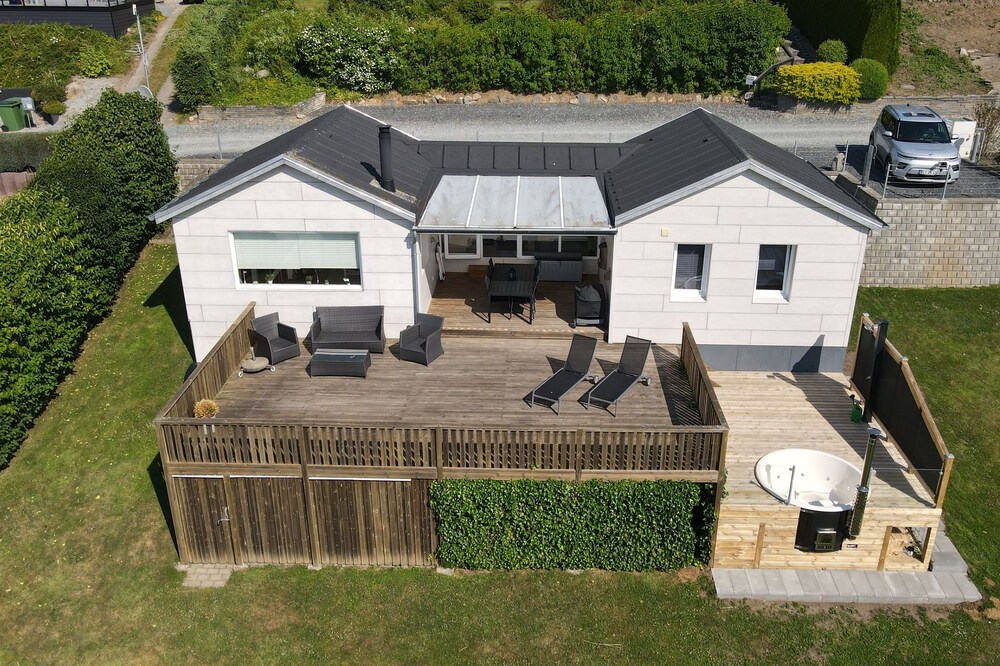 Family-friendly holiday home with a panoramic view of the Aabenraa Fjord