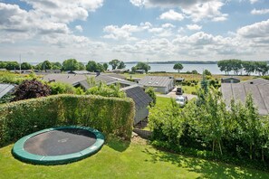 Property grounds - Family-friendly holiday home with a panoramic view of the Aabenraa Fjord (Aabenraa)