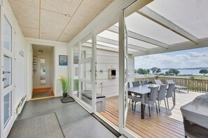 Outdoor dining - Family-friendly holiday home with a panoramic view of the Aabenraa Fjord (Aabenraa)