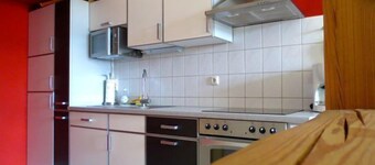 schöne 2 Z-Wohnung (größere Whg.) mit riesigem Garten in sehr gepflegtem Umfeld