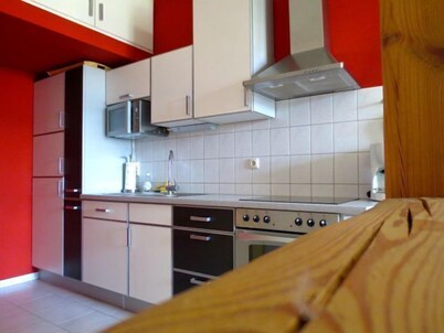 beautiful 2 Z-apartment (large apt.) in excellent environment with huge garden