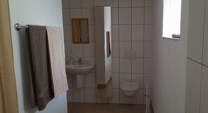 تجهيزات دش، مجففات شعر، مناشف، صابون