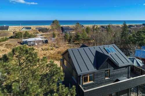 Modern vacation home: sea view, 4 bedrooms, 2 bathrooms, beach 100 m, terrace