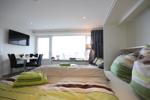 Iron/ironing board, travel cot, WiFi, bed sheets