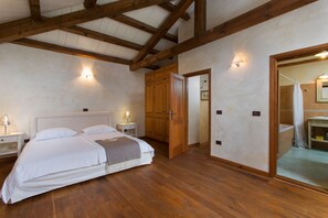 5 soverom, strykejern/-brett, wi-fi og sengetøy