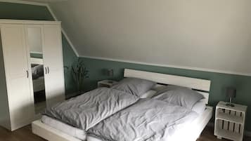 1 slaapkamer, een strijkplank/strijkijzer, gratis wifi, beddengoed