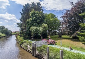 Property grounds - Holiday on the "Eulenhof" directly on the Este in the old country (Jork)
