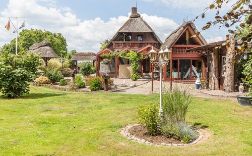 Urlaub auf dem "Eulenhof" direkt an der Este im Alten Land