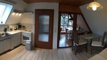 Frigorifero, microonde, forno, piano cottura