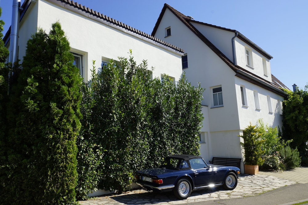 Stylish artist farmhouse with 2 separate living units near Tübingen