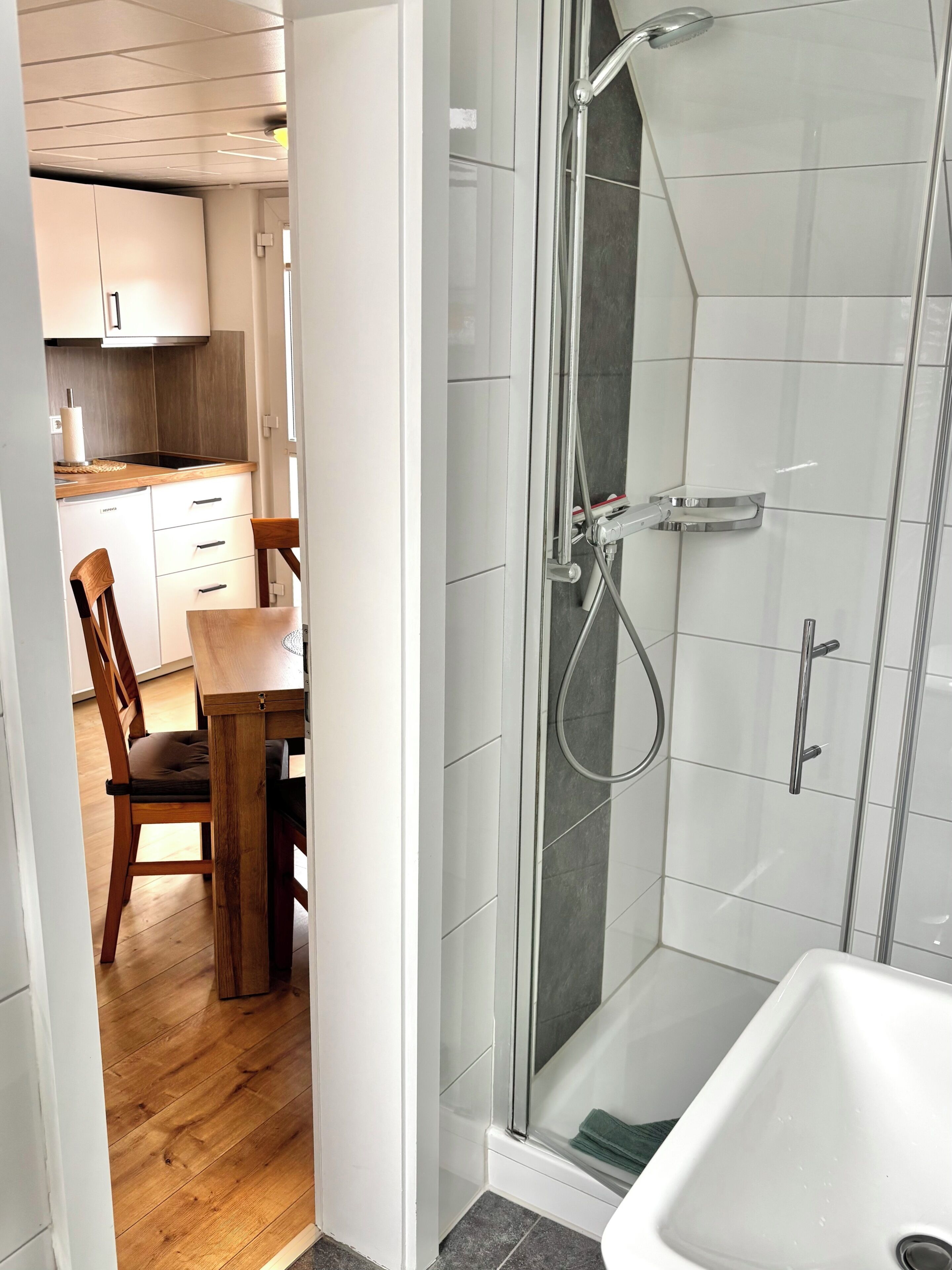 Dusche, Haartrockner, Handtücher, Seife