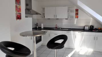 Kühlschrank, Mikrowelle, Ofen, Geschirrspüler