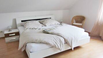 2 bedrooms, WiFi, bed sheets