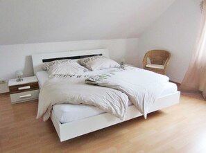 2 bedrooms, WiFi, bed sheets