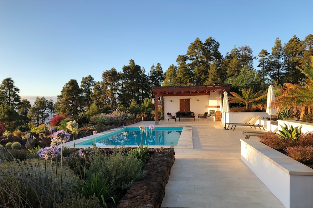 Magnificent property with lots of charm and comfort - private pool, fitness house, sauna