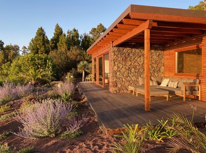 Magnificent property with lots of charm & comfort - private pool, fitness house, sauna