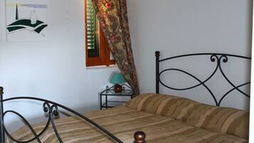 2 Schlafzimmer, Bügeleisen/Bügelbrett