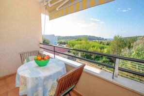 Outdoor dining - Studio with air conditioning (Pula)