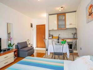 WiFi - Studio with air conditioning (Pula)