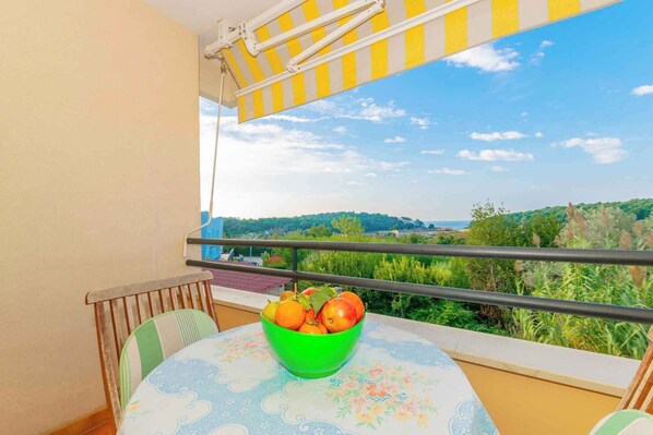 Outdoor dining - Studio with air conditioning (Pula)