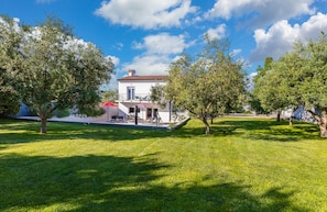 Exterior - Nice villa with heated swimming pool, 100m from the sea, WiFi, grill (fazana)