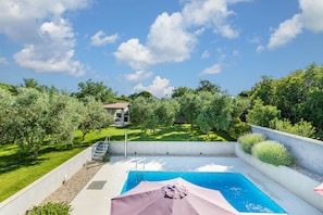 Outdoor pool, a heated pool - Nice villa with heated swimming pool, 100m from the sea, WiFi, grill (fazana)