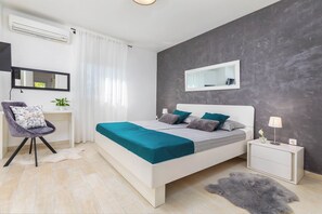 2 bedrooms, iron/ironing board, WiFi, bed sheets - Nice villa with heated swimming pool, 100m from the sea, WiFi, grill (fazana)