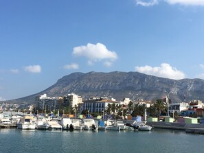 Marina - Chalet with wonderful views of the sea and mountains, pool, WiFi (Pego)