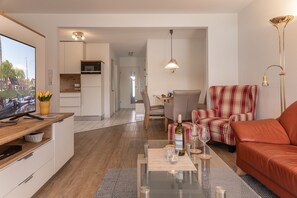 Fernseher, DVD-Player, Stereoanlage