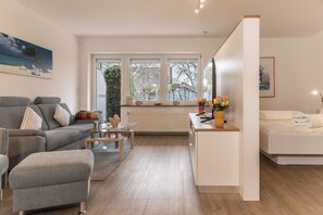 1 bedroom, free WiFi - Open and light: The ground floor apartment with its 62 sqm was bright and friendly (Harlesiel)