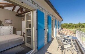 3 chambres, fer et planche à repasser, Wi-Fi gratuit, draps fournis