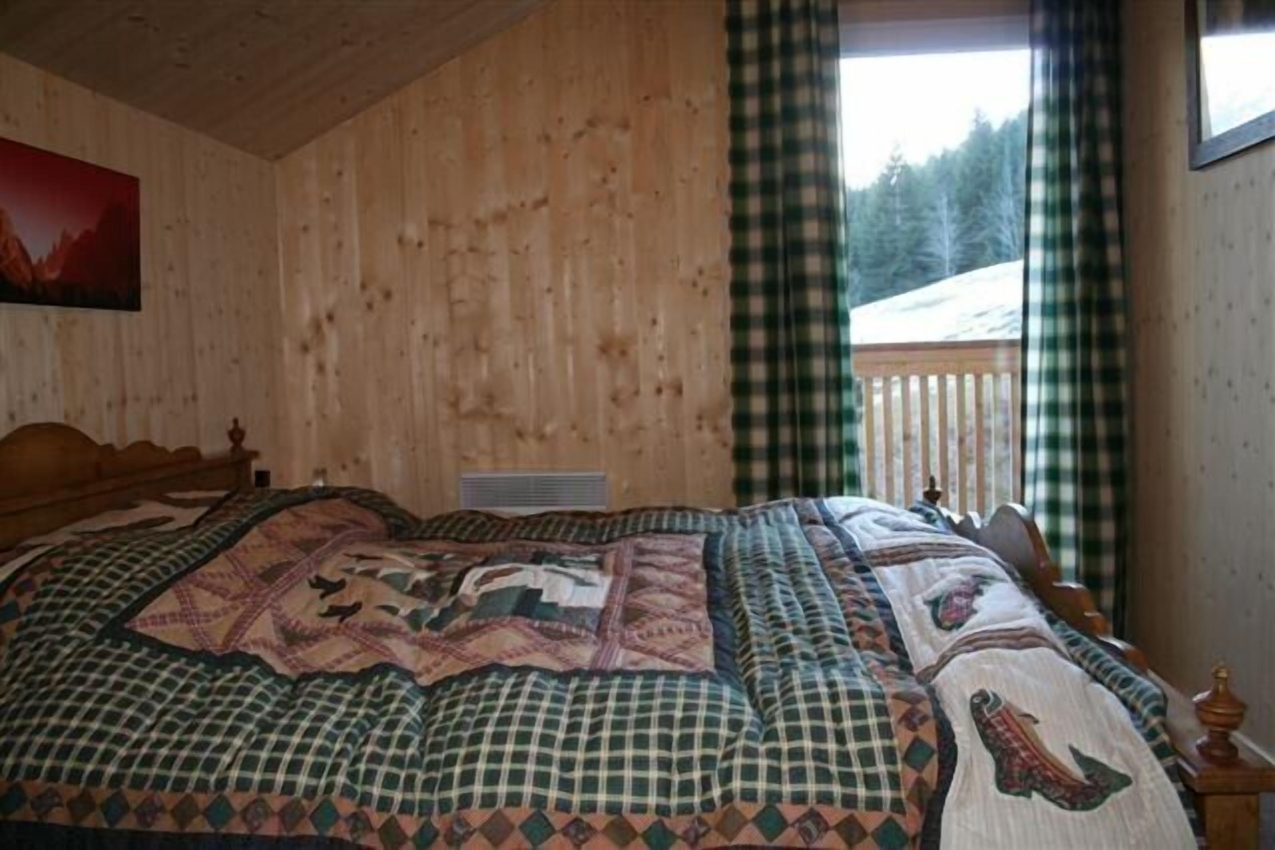 3 chambres, fer et planche à repasser, Wi-Fi, draps fournis