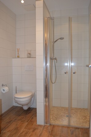 Shower, hair dryer, soap, toilet paper - Wonderful apartment! Only 250 m to the Baltic Sea beach! (Börgerende-Rethwisch)