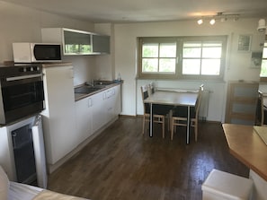 Apartamento, 1 quarto | Cozinha privada | Geladeira, micro-ondas, fogão, cooktop