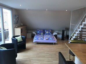 複式房屋 | 客廳 | 平面電視