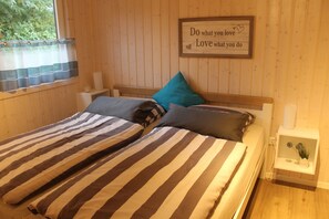 3 bedrooms, iron/ironing board, travel cot, free WiFi - few minutes to the beach (Schleswig-Holstein)