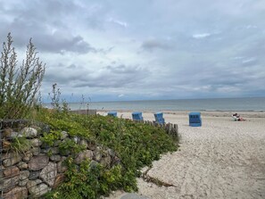 Plage à proximité, chaises longues