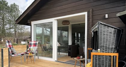 Die Seele baumeln lassen...Gepflegtes Ferienhaus, 300 m zur Ostsee, 2 Bäder,WLAN