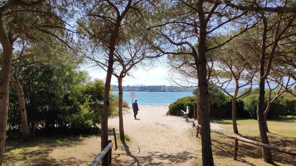 Beach nearby, sun loungers