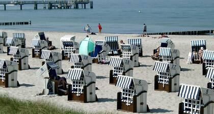 Near the Baltic Sea (800m) holiday apartment in Wustrow, quiet central location