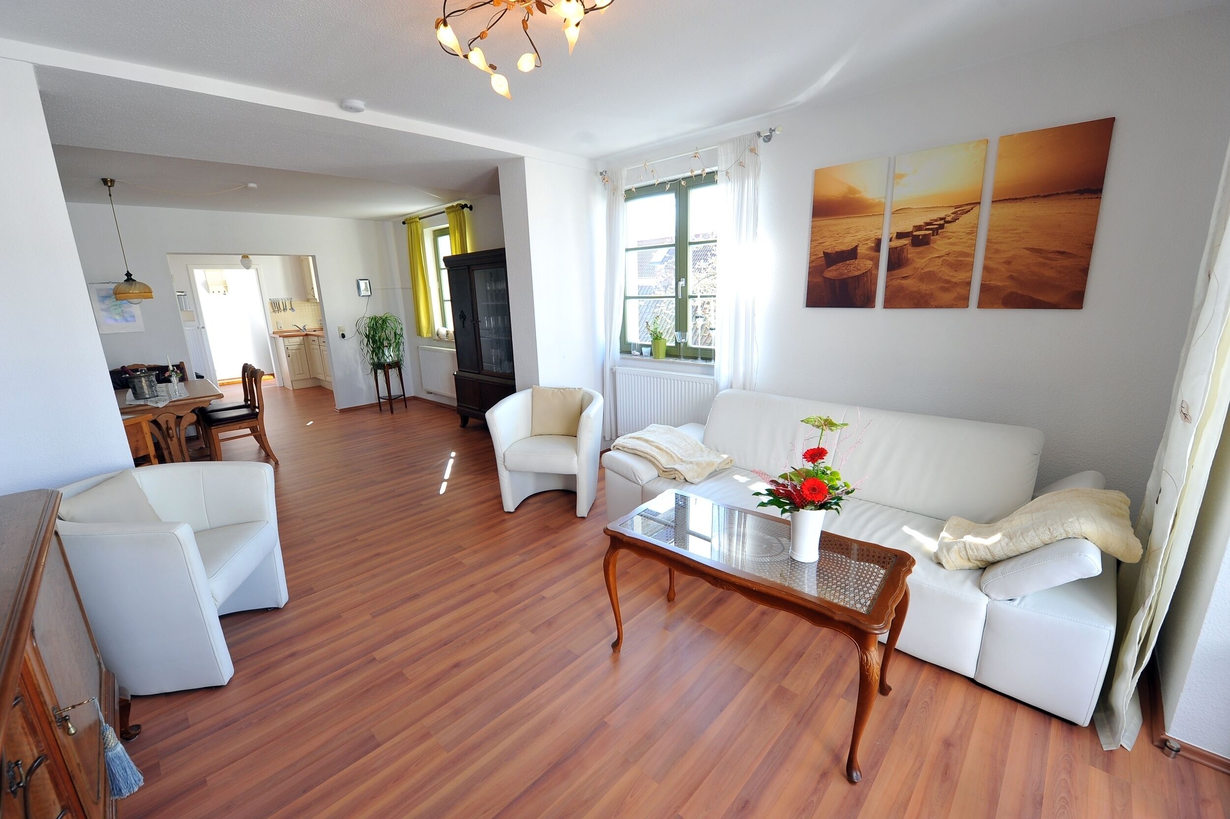 TV, DVD-spiller, leker og bøker