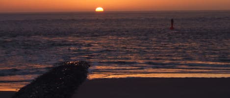 Plage à proximité, chaises longues