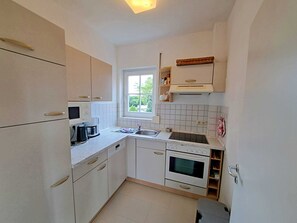 KĂŒhlschrank, Mikrowelle, Ofen, GeschirrspĂŒler