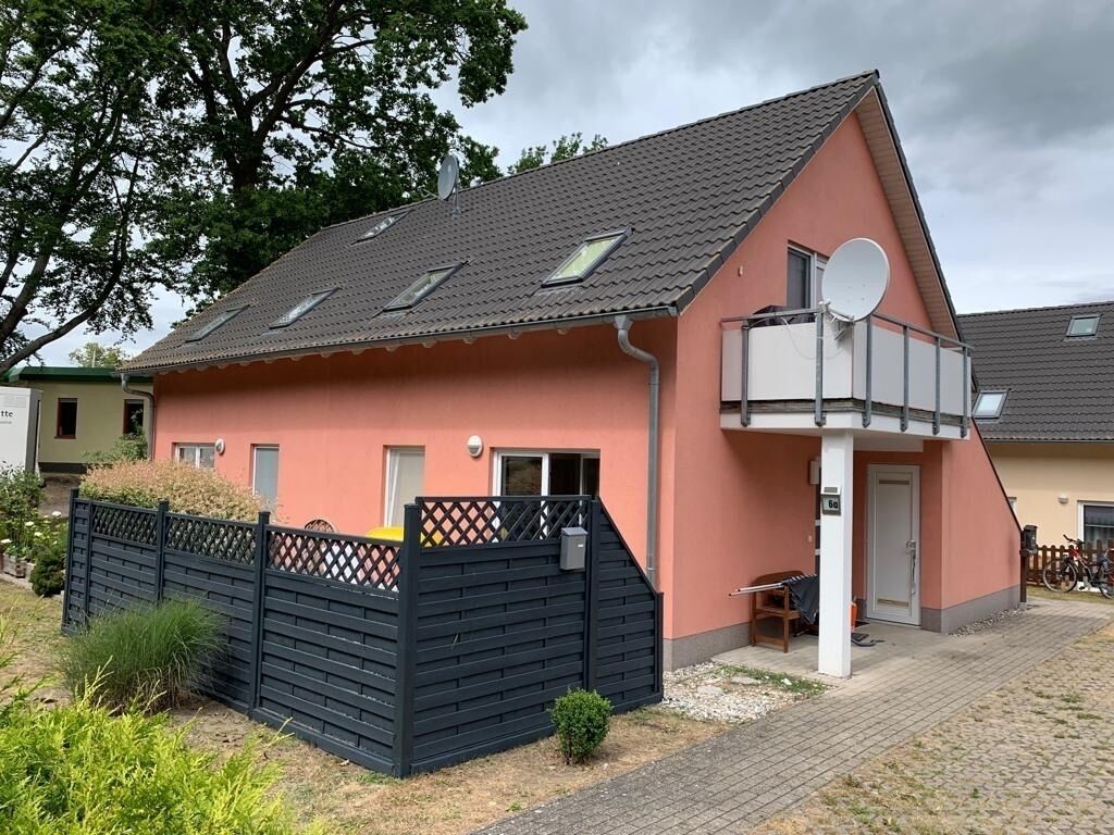 Newly furnished modern 2-4 person apartment with terrace on the beach road