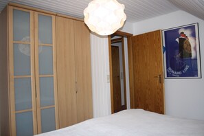 3 bedrooms, iron/ironing board, travel cot, free WiFi