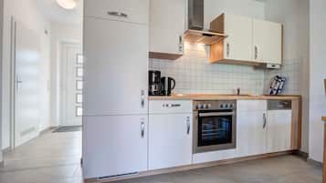 Kühlschrank, Mikrowelle, Ofen, Geschirrspüler