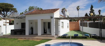 Strandhuis, Fuente del Gallo, prive zwembad, terras tuin en uitzicht op het zwembad - Casa Chari -