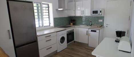 Frigorifero, microonde, forno, lavastoviglie