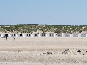 Plage à proximité, chaises longues